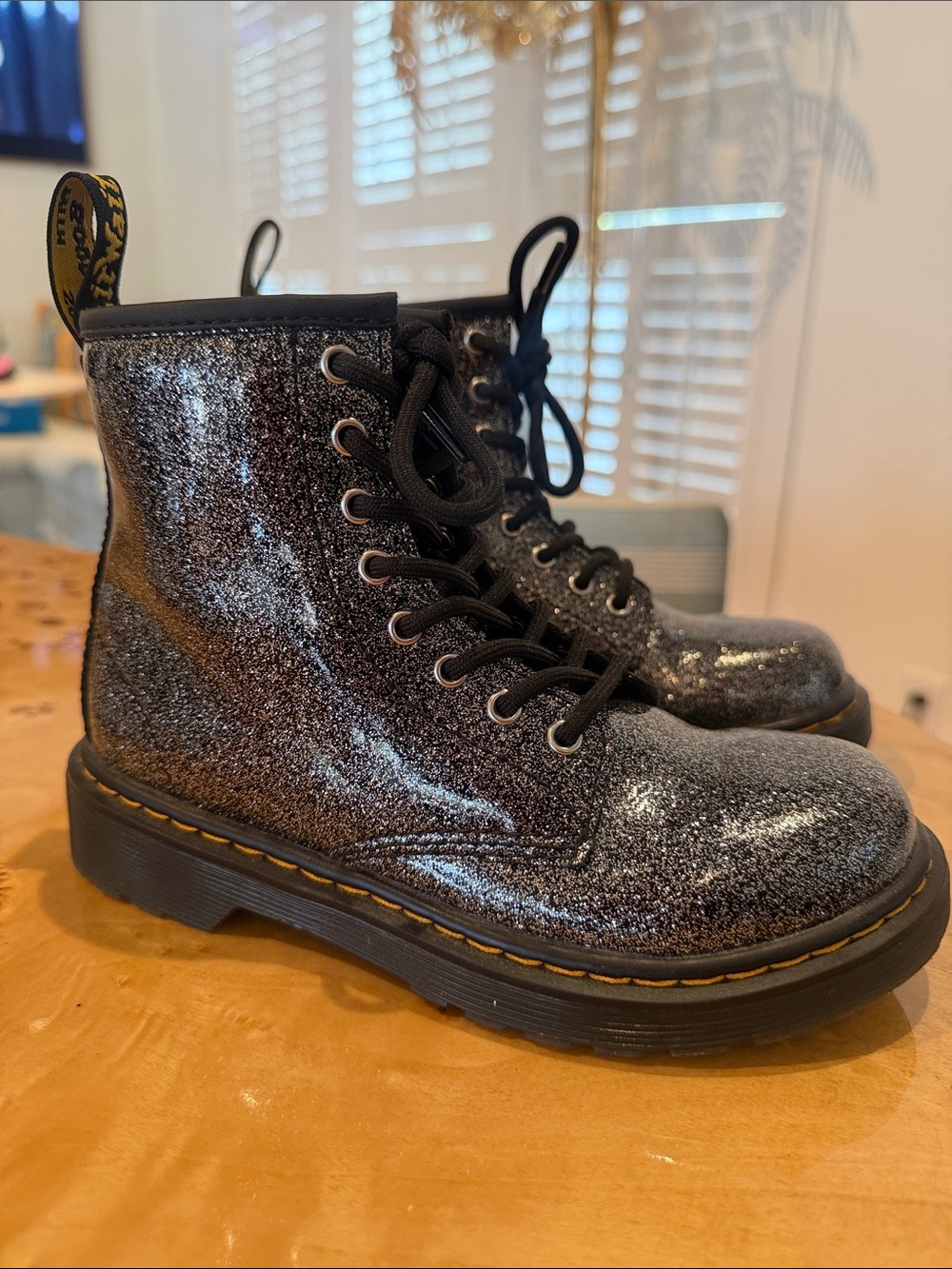 Dr. Martens - Kids Junior 1460 Glitter Patent Lace-Up Boots - Black - Size: US